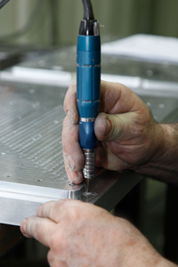 Abluftbohrungen mit dem Handbohrer